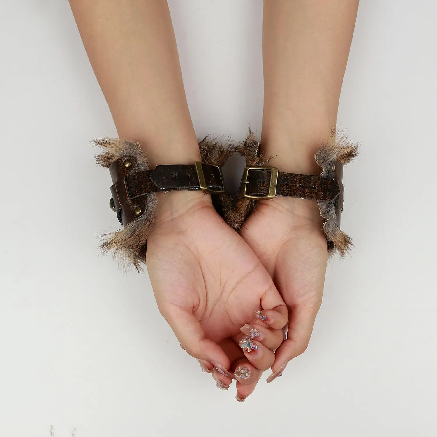 L'VOW Viking Fur Wrist Guard Leather Armor Bracer Cuff Medieval Gauntlet Wristband Renaissance Warrior Costume Accessories