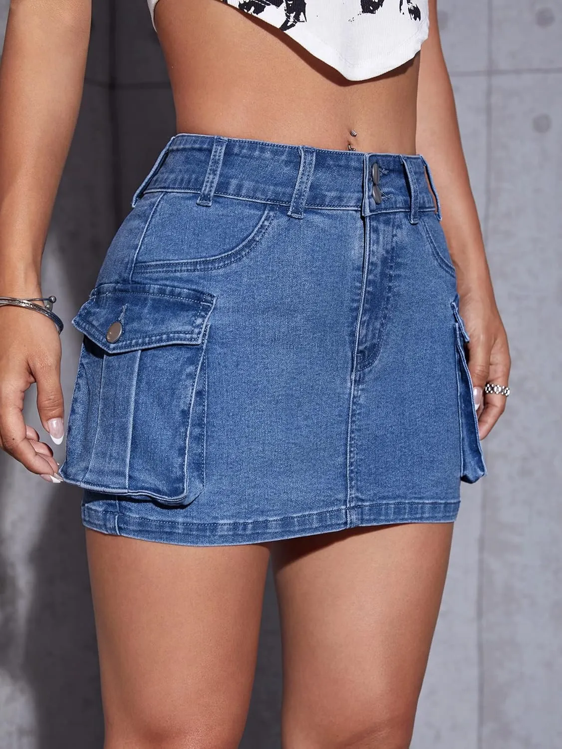 WDIRARA Women's Low Waist Button Bodycon Mini Cargo Denim Skirt with Pocket